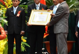 Lễ đón nhận huy chương lao động